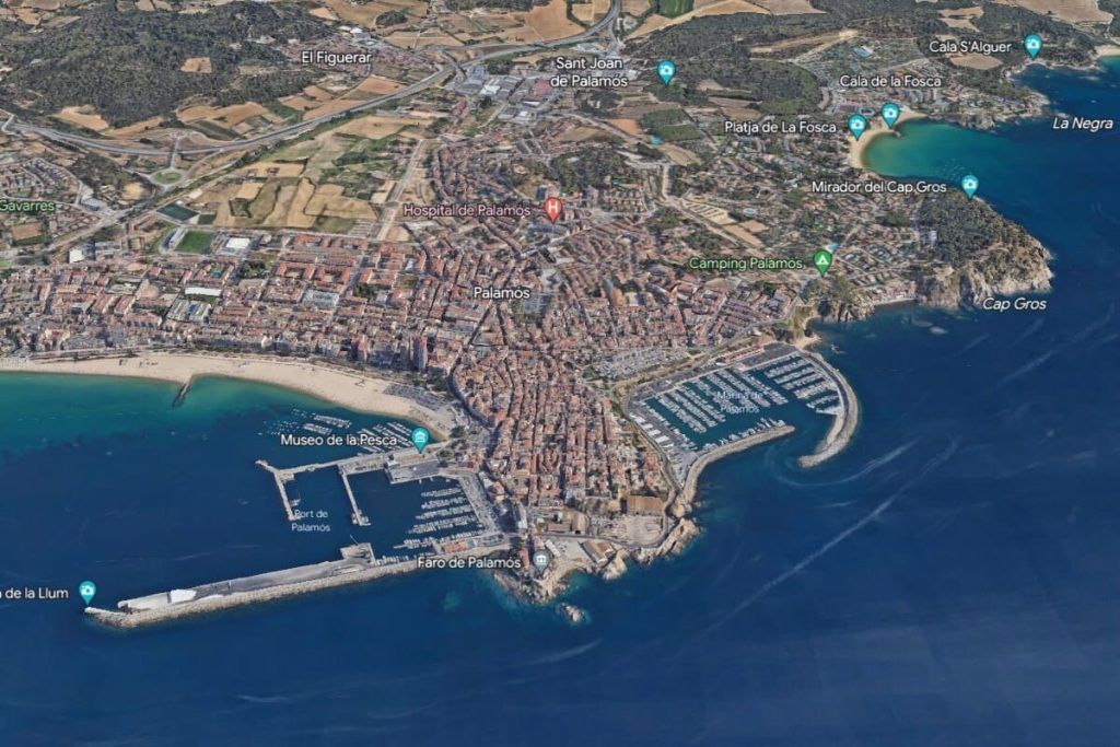 Imagen de la localidad de Palamós y los puertos donde se puede navegar a vela