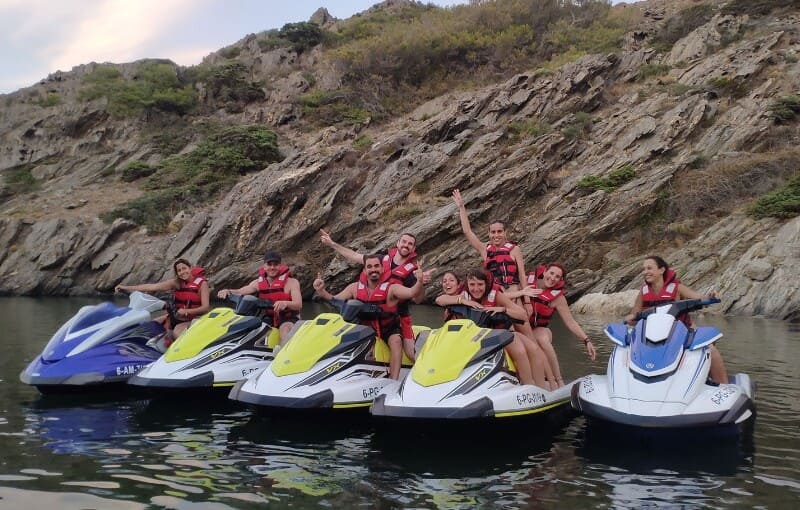 motos acuáticas de alquiler, aptas sin liencia y para 2 personas.  Excursiones en grupo.